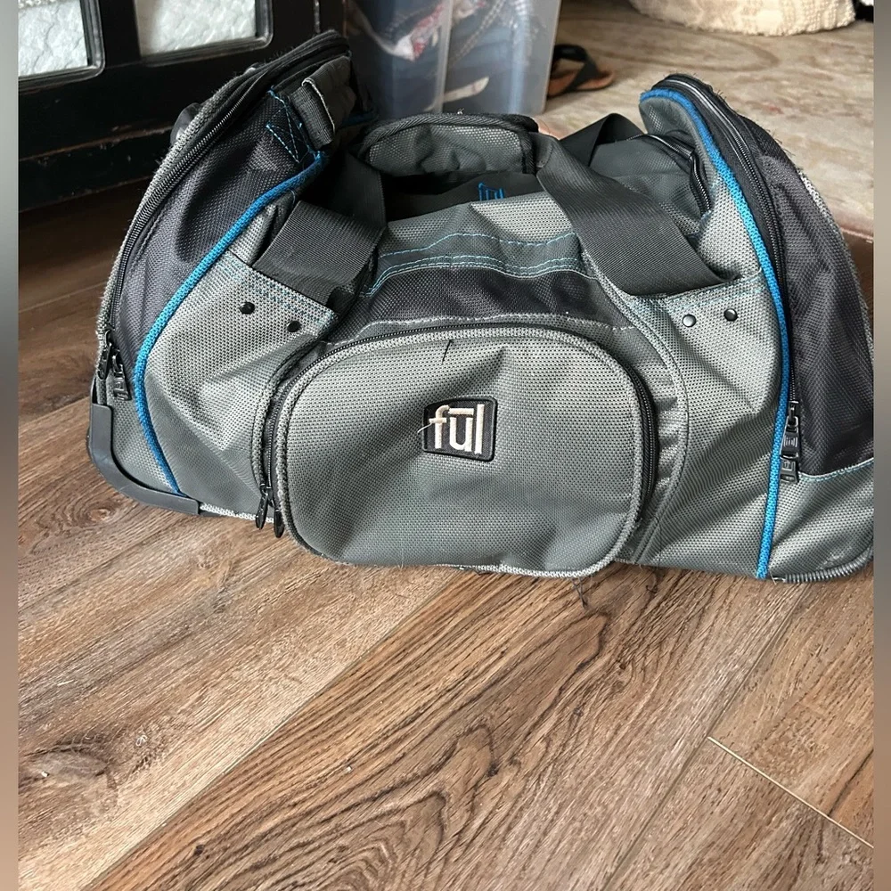 FUL Rolling Duffle/gym bag  22"x12"x12" - Picture 6 of 10